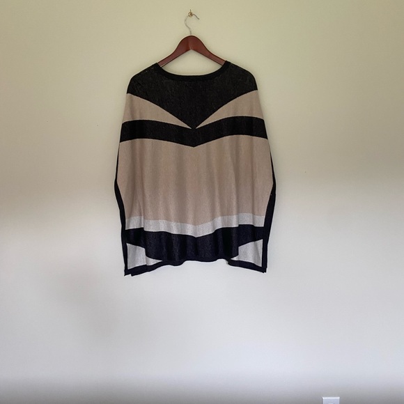 ✨3 for $20✨Reitmans Abstract Poncho. Size Large/XLarge - Picture 4 of 5